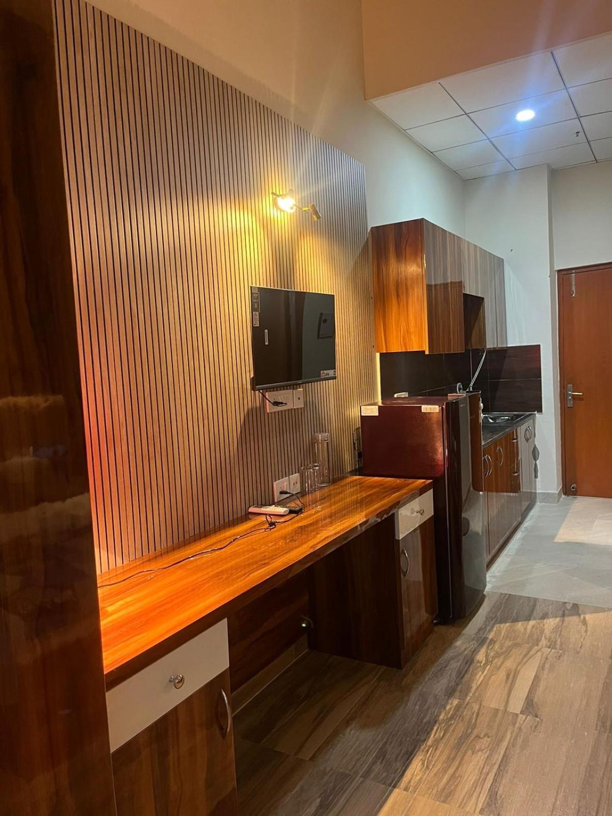 Studio Apartment In Greater Noida Zewnętrze zdjęcie
